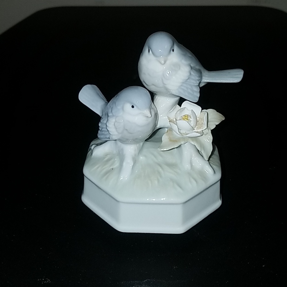 COPY - Vintage Otagiri bird music box!